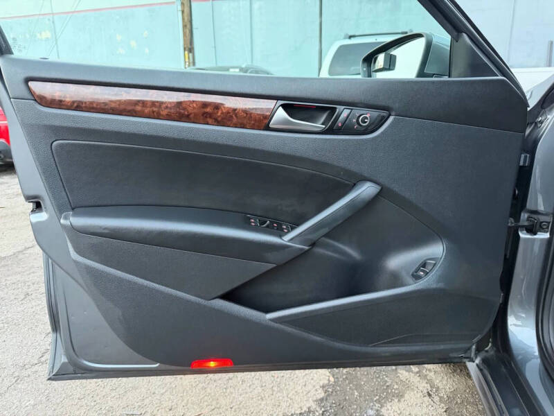 2012 Volkswagen Passat V6 SEL Premium