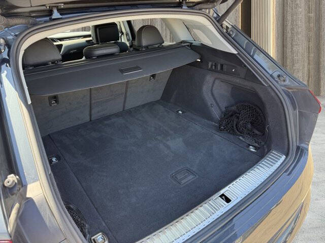 2019 Audi e-tron quattro Prestige