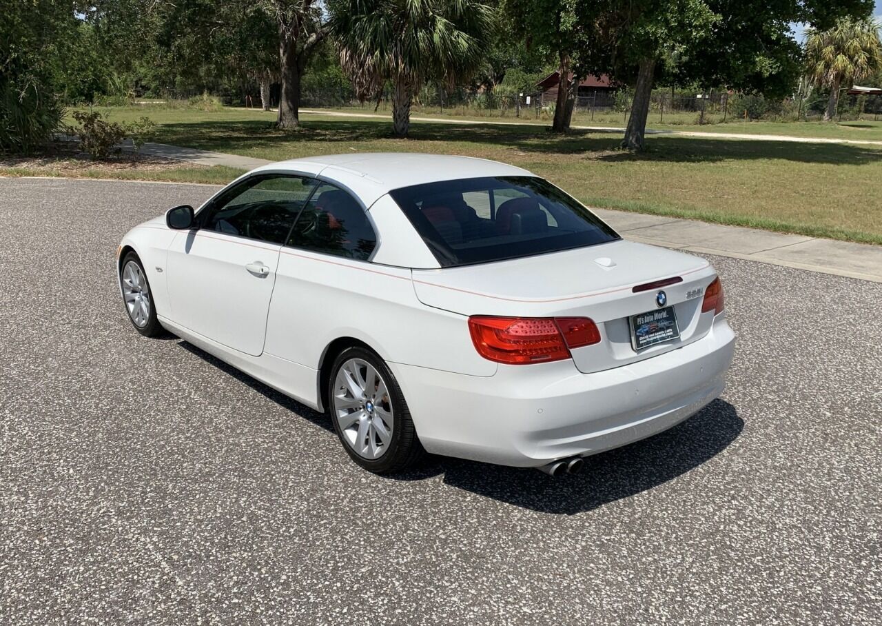 2013 BMW 3 Series 32