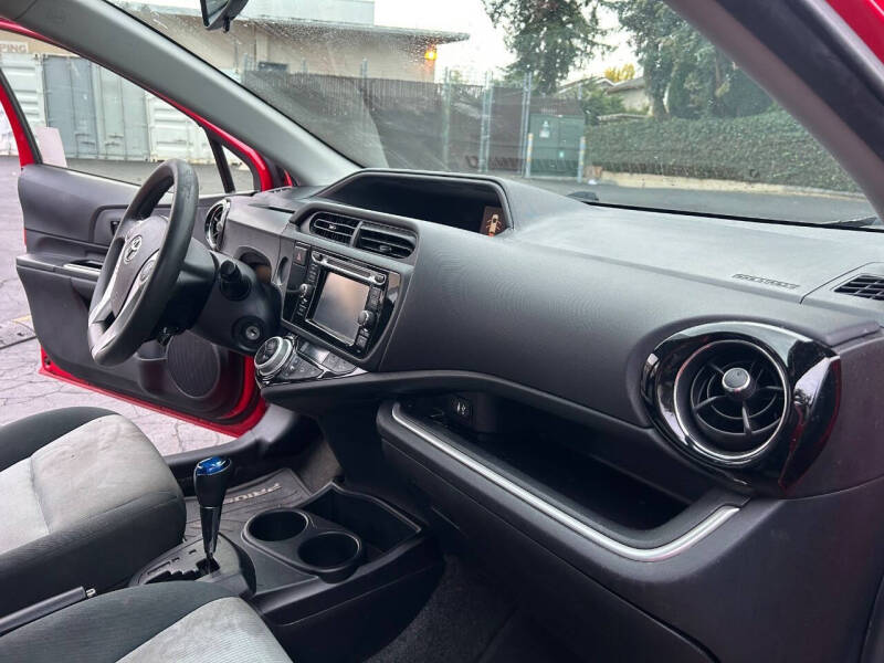 2016 Toyota Prius c Persona Special Edition