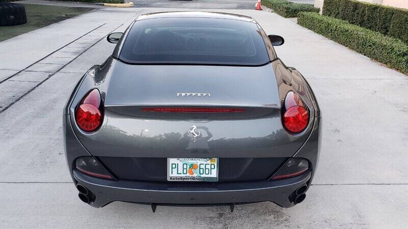 2014 Ferrari California Base photo 15