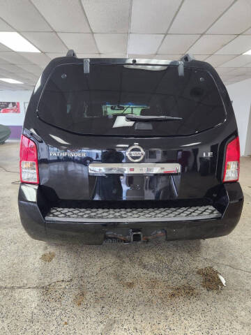 2008 Nissan Pathfinder LE