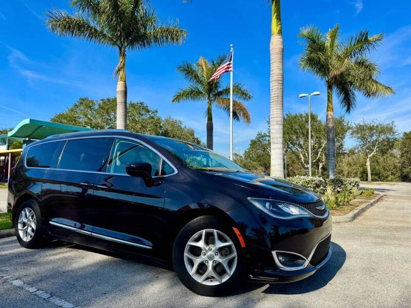 2017 Chrysler Pacifica Touring-L Plus