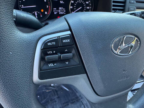 2017 Hyundai Elantra SE