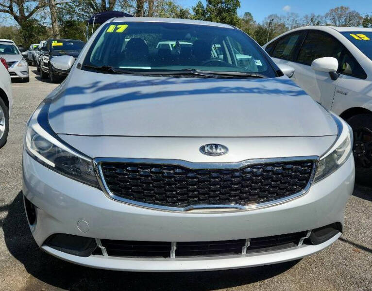 2017 Kia Forte LX photo 2