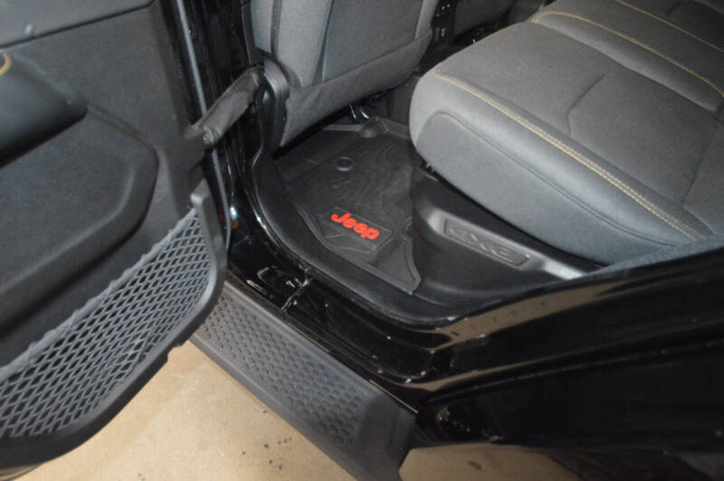 2024 Jeep Wrangler Sahara 4xe