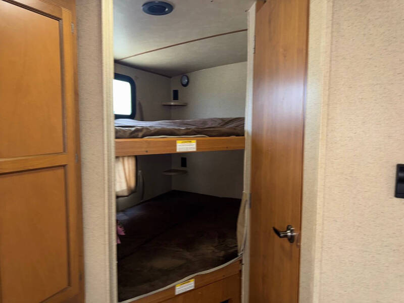 2017 Crossroads RV Sunset Trail