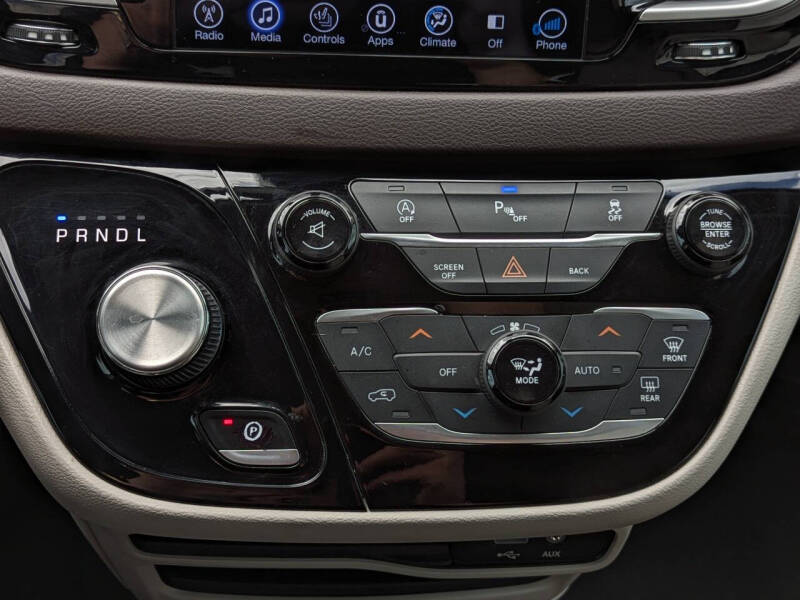 2017 Chrysler Pacifica Touring-L