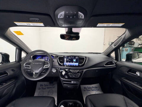 2027 Chrysler Pacifica Select