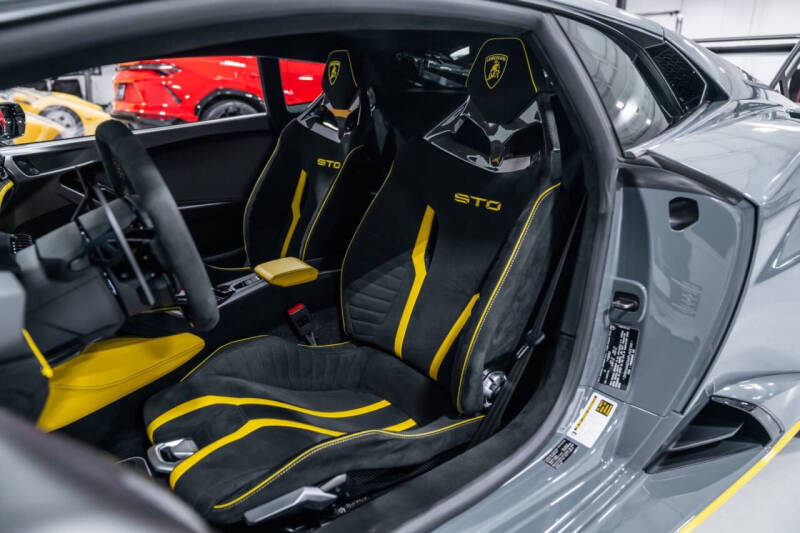 2023 Lamborghini Huracan STO