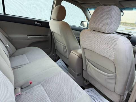 2004 Toyota Camry LE