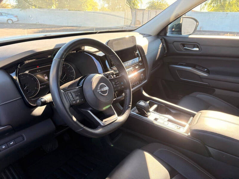 2023 Nissan Pathfinder SL