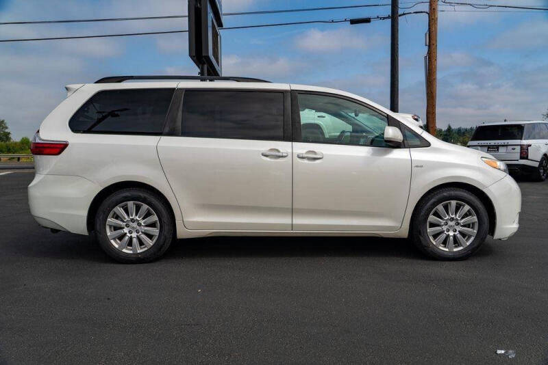 2017 Toyota Sienna XLE Premium 7-Passenger