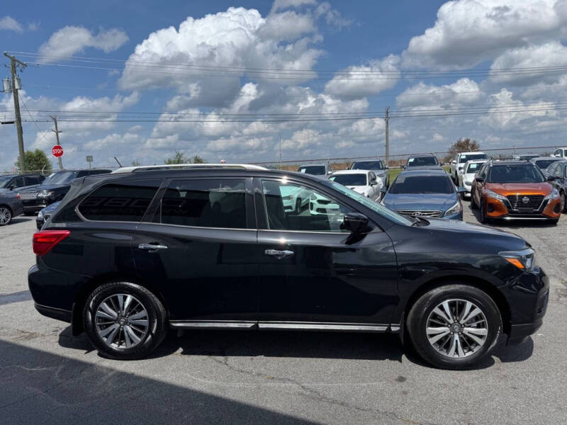 2017 Nissan Pathfinder SV