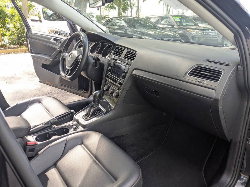 2021 Volkswagen Golf TSI