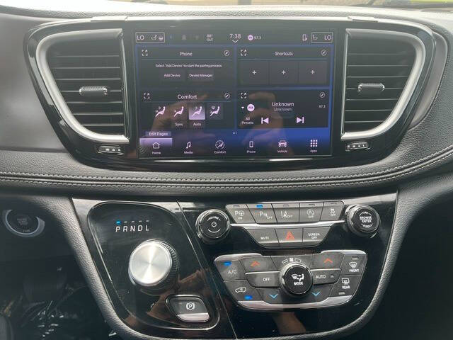 2025 Chrysler Pacifica Select