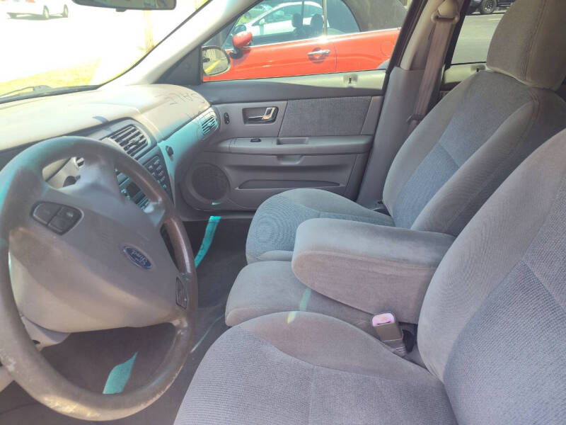 2001 Ford Taurus SE