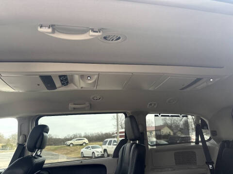 2012 Chrysler Town and Country Touring-L