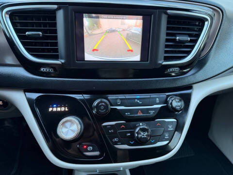 2018 Chrysler Pacifica LX