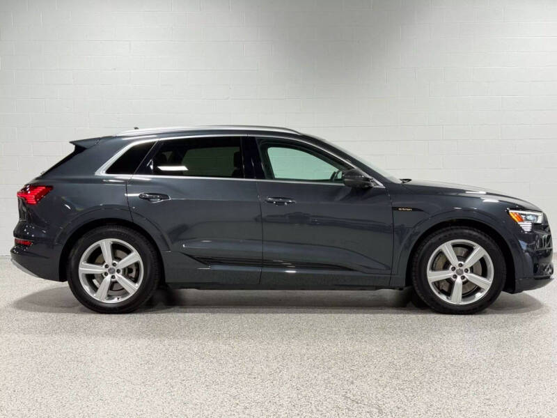 2019 Audi e-tron quattro Premium Plus