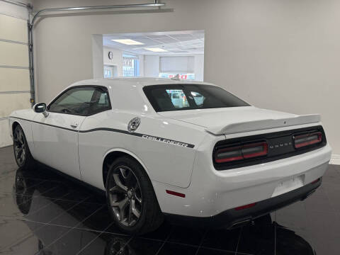 2015 Dodge Challenger SXT Plus