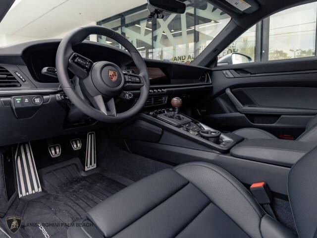 2025 Porsche 911 Carrera