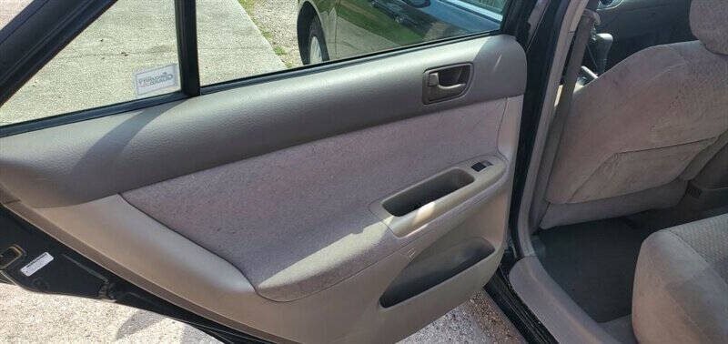 2004 Toyota Camry Standard