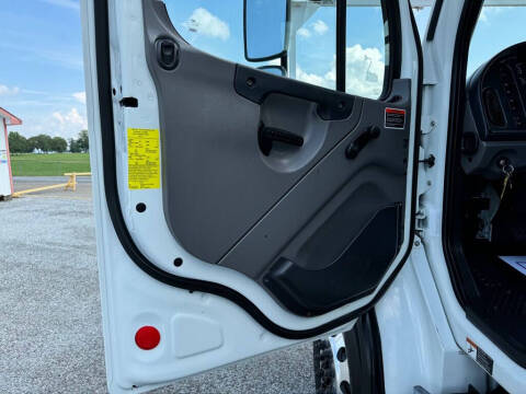 2013 Freightliner M2 106