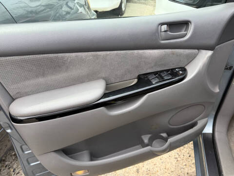 2005 Toyota Sienna LE 7 Passenger