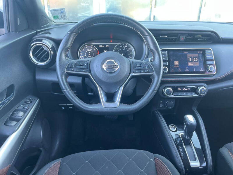 2020 Nissan Kicks SR