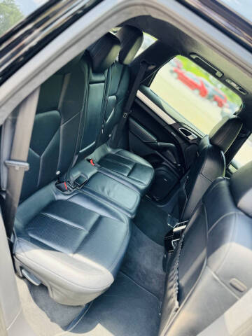 2014 Porsche Cayenne GTS