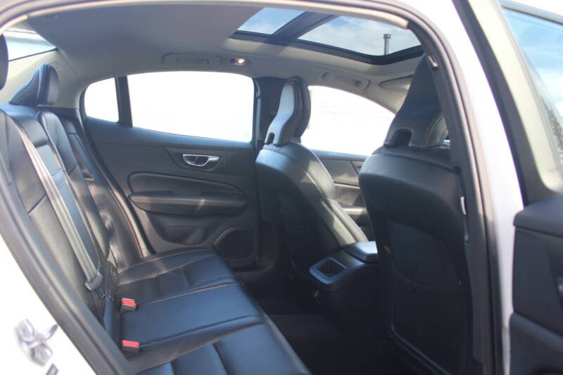 2020 Volvo S60 T5 Momentum