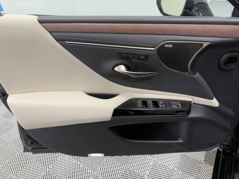 2025 Lexus ES 350 Ultra Luxury