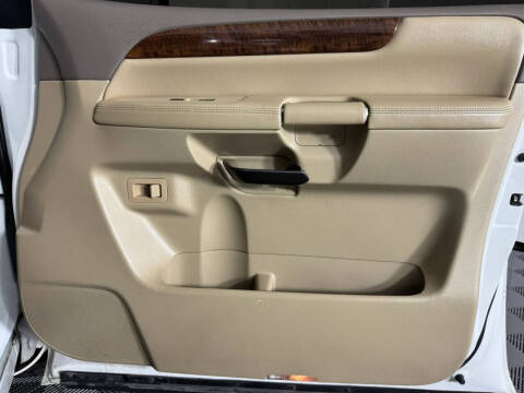 2013 Nissan Armada Platinum