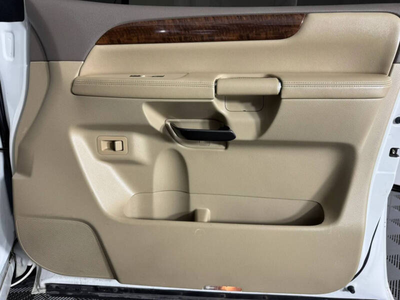 2013 Nissan Armada Platinum