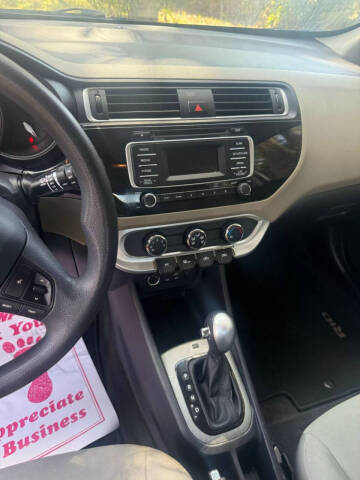 2016 Kia Rio 5-Door LX