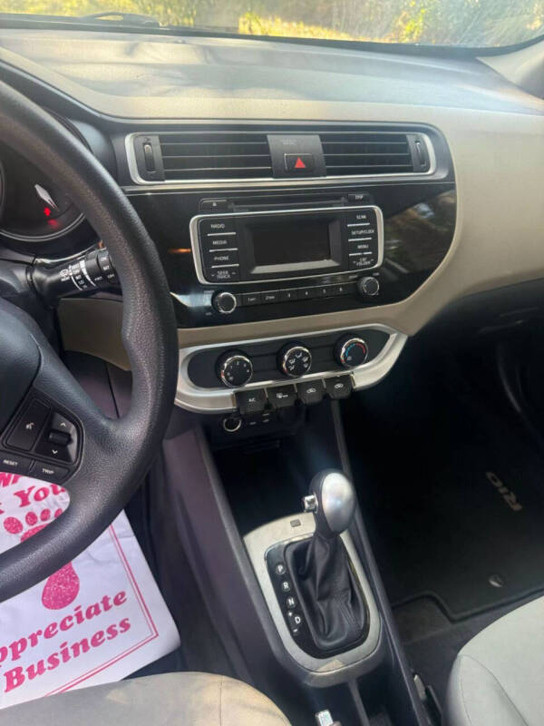 2016 Kia Rio 5-Door LX