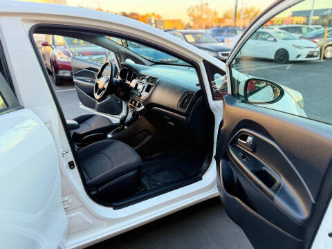 2013 Kia Rio 5-Door SX