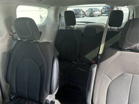 2022 Chrysler Voyager LX