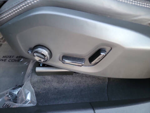 2025 Volvo XC60 B5 Ultra Dark Theme