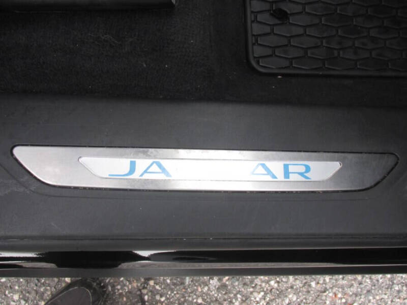 2019 Jaguar F-PACE 25t Premium