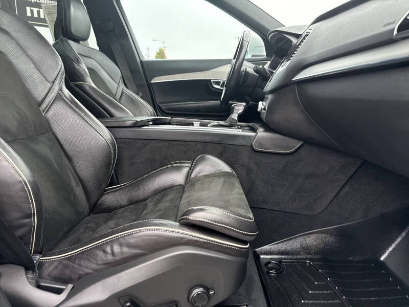 2017 Volvo XC90 T6 R-Design