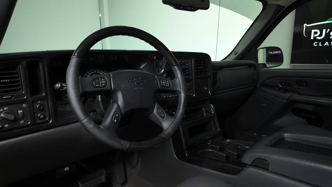 2004 Chevrolet Avalanche 27