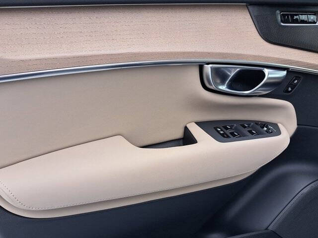 2026 Volvo XC90 T8 Plus 7P