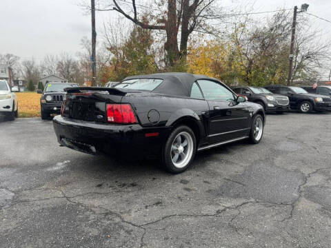2004 Ford Mustang Deluxe