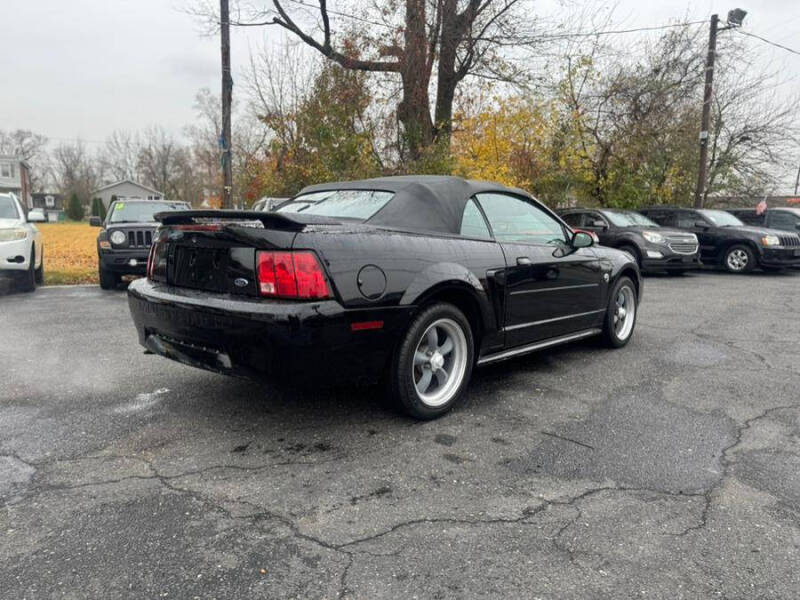 2004 Ford Mustang Deluxe