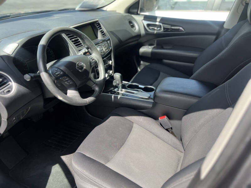 2019 Nissan Pathfinder SV