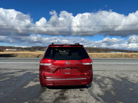 2013 Toyota Sienna LE 7-Passenger Auto Access Seat