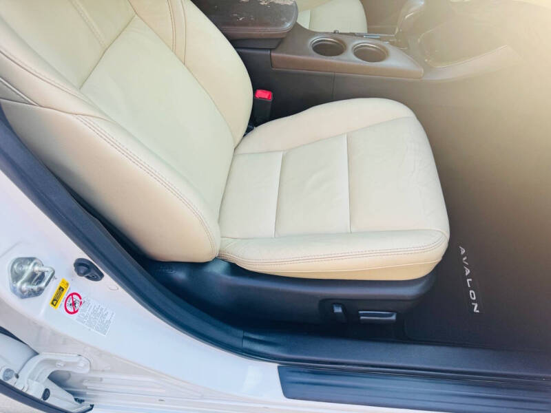 2013 Toyota Avalon XLE