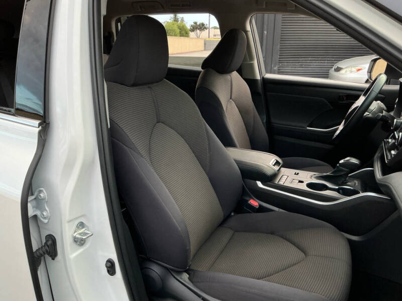 2022 Toyota Highlander LE